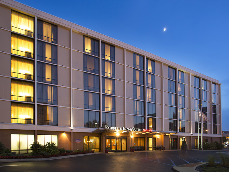Fairfield Inn & Suites Louisville Downtown exterior
