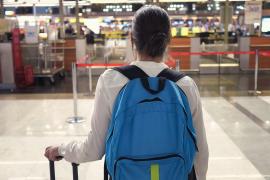 traveler at the airpot